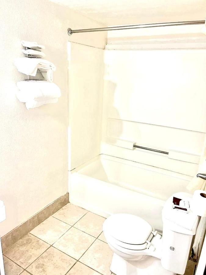 Vento Hotel Hutchinson Esterno foto